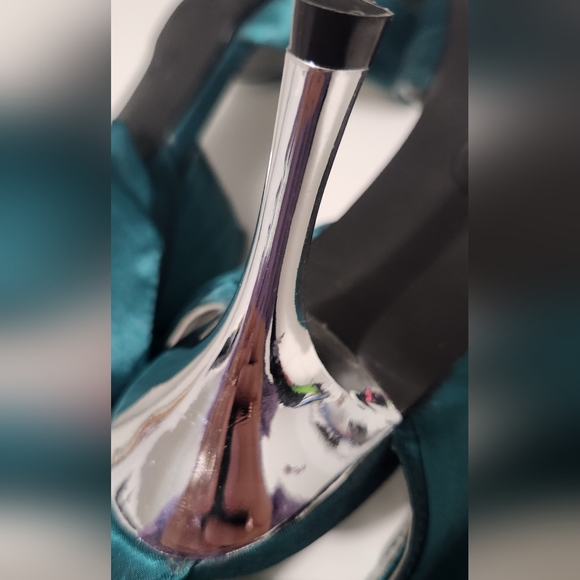 Fioni Satin Heels - Picture 5 of 7